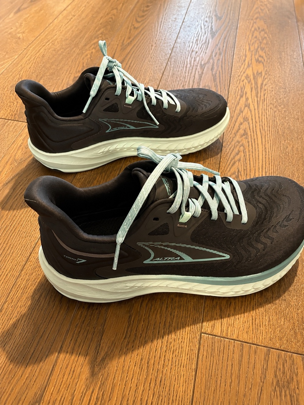 Altra women’s dark gray Running Shoes with Mint Trim size 9 wide NEVER WORN